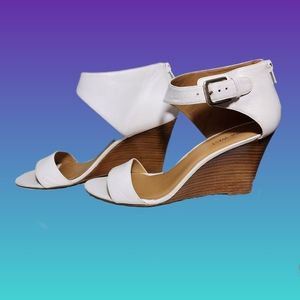 Asymmetrical Strap Wedge